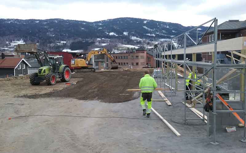 Planering av gårdsplass på Harpestryken