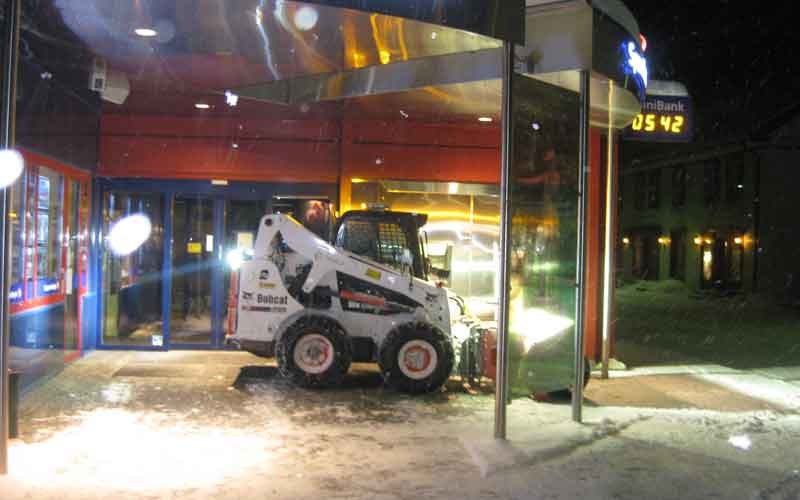 Med Bobcat kan man brøyte de fleste steder